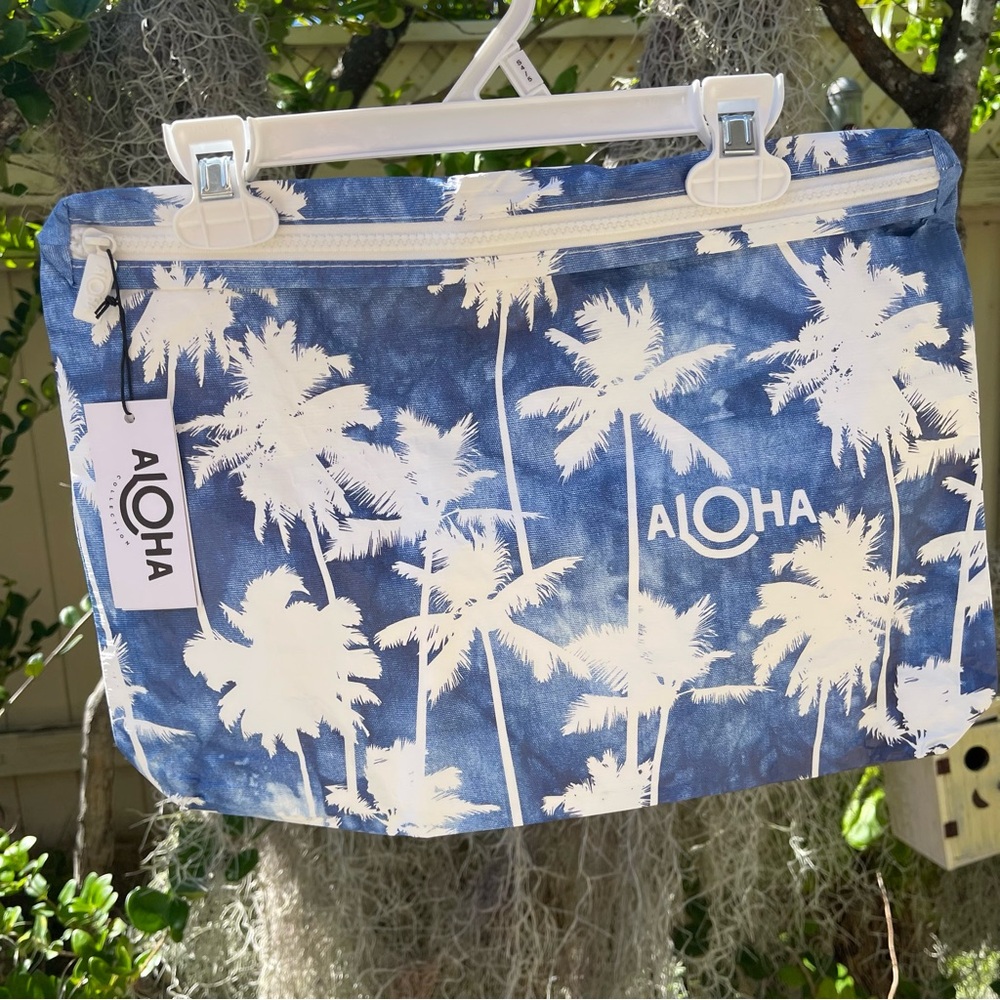 NWT Aloha Collection Max Pouch in Coco Palms Indigo